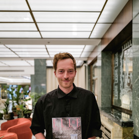 Johan Pertl oslnil porotu kolekcí stolků Utopia.
Johan Pertl oslnil porotu kolekcí stolků Utopia.