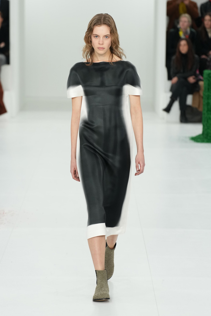 Prohlédněte si kolekci Loewe Ready to Wear Fall Winter 2023...

