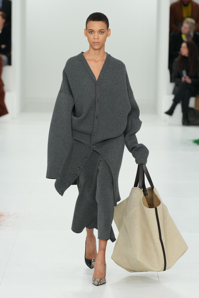 Prohlédněte si kolekci Loewe Ready to Wear Fall Winter 2023...
