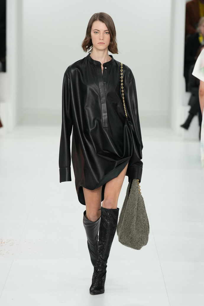 Prohlédněte si kolekci Loewe Ready to Wear Fall Winter 2023...
