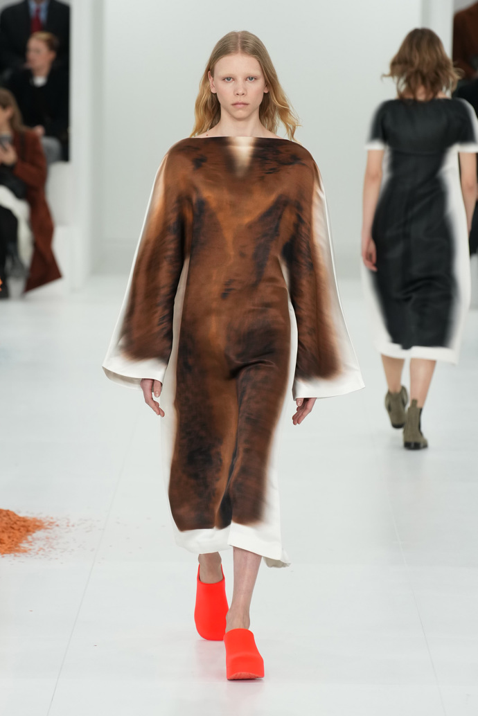 Prohlédněte si kolekci Loewe Ready to Wear Fall Winter 2023...
