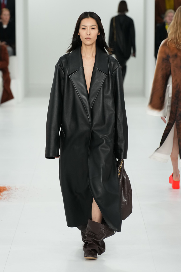 Prohlédněte si kolekci Loewe Ready to Wear Fall Winter 2023...
