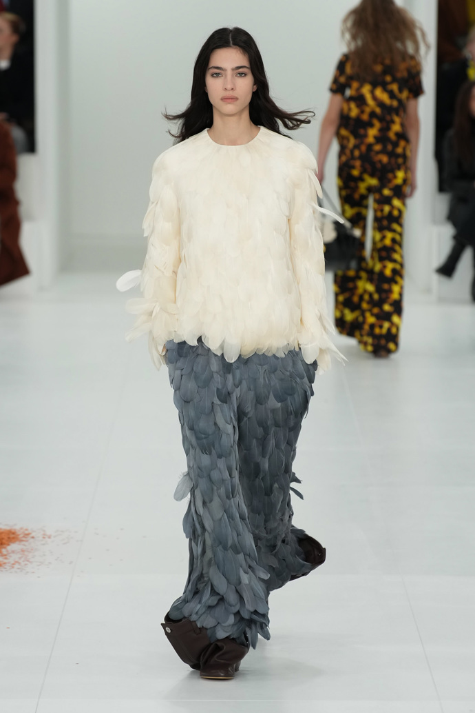 Prohlédněte si kolekci Loewe Ready to Wear Fall Winter 2023...
