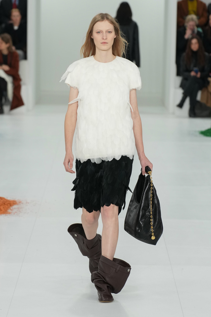 Prohlédněte si kolekci Loewe Ready to Wear Fall Winter 2023...
