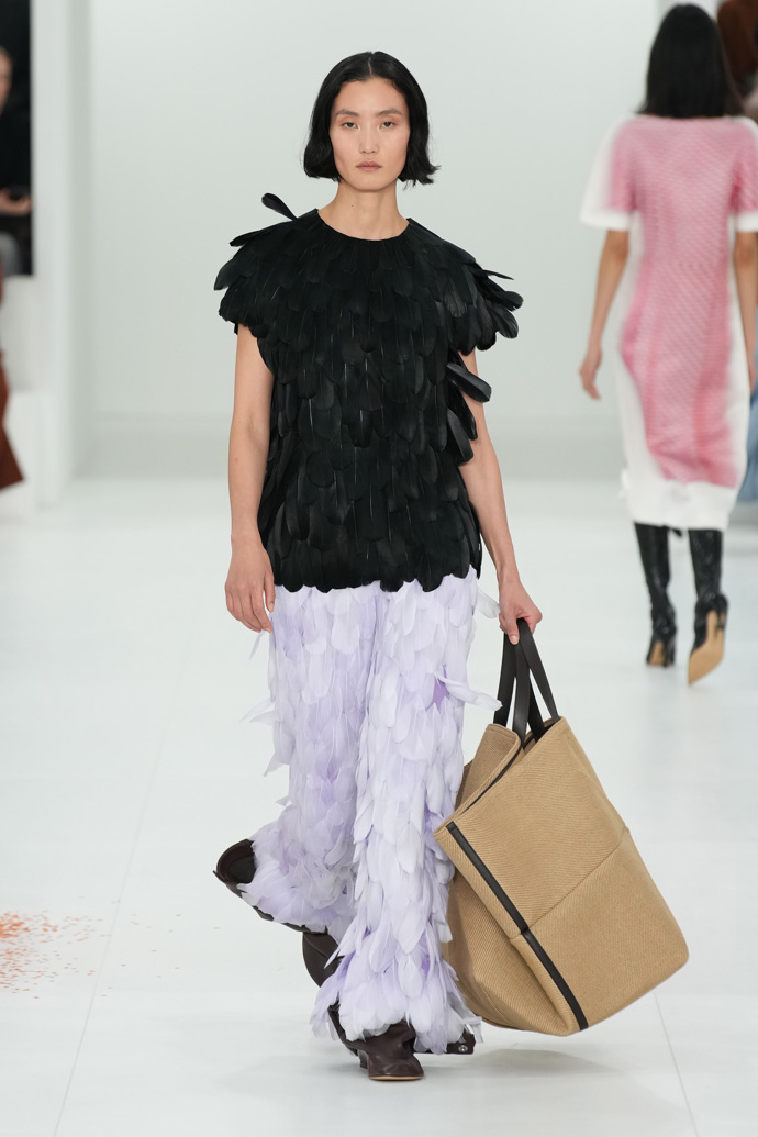 Prohlédněte si kolekci Loewe Ready to Wear Fall Winter 2023...

