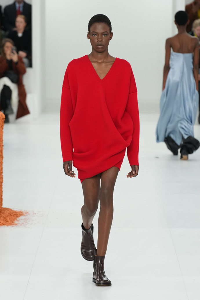 Prohlédněte si kolekci Loewe Ready to Wear Fall Winter 2023...
