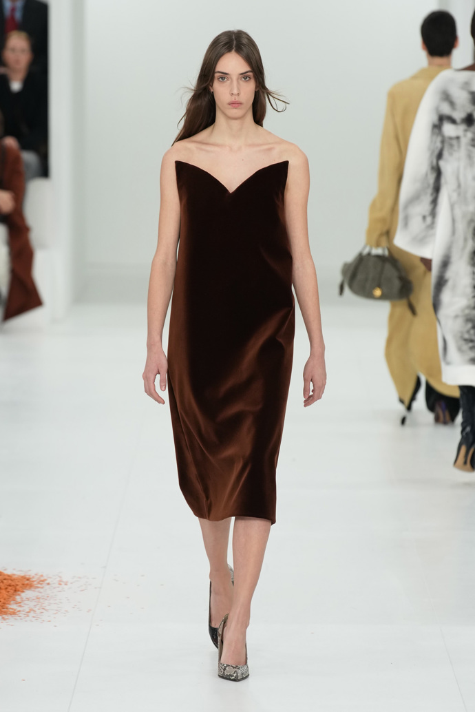 Prohlédněte si kolekci Loewe Ready to Wear Fall Winter 2023...
