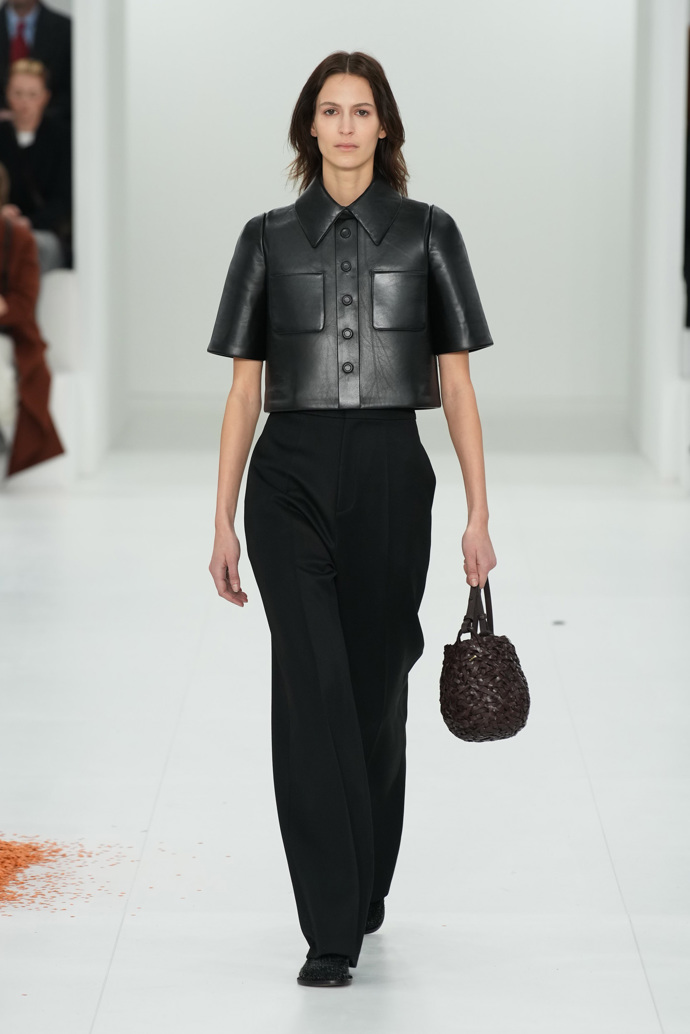Prohlédněte si kolekci Loewe Ready to Wear Fall Winter 2023...
