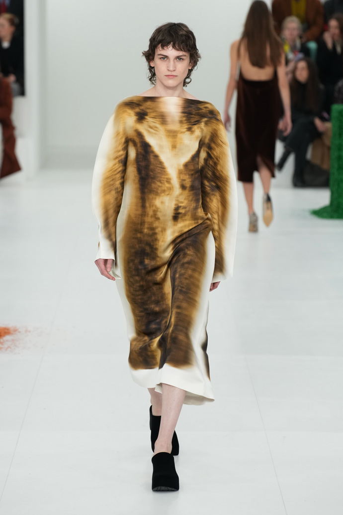 Prohlédněte si kolekci Loewe Ready to Wear Fall Winter 2023...
