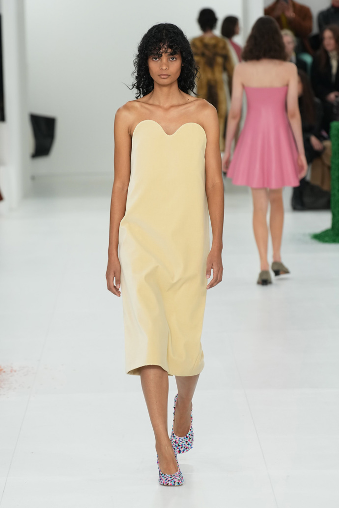 Prohlédněte si kolekci Loewe Ready to Wear Fall Winter 2023...
