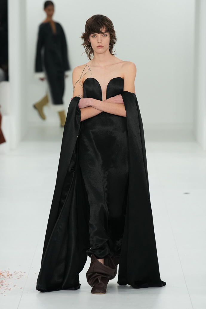 Prohlédněte si kolekci Loewe Ready to Wear Fall Winter 2023...
