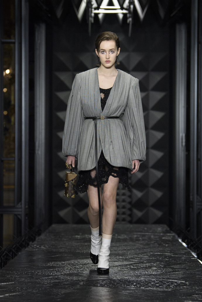Prohlédněte si kolekci Louis Vuitton Ready to Wear Fall Winter 2023...
