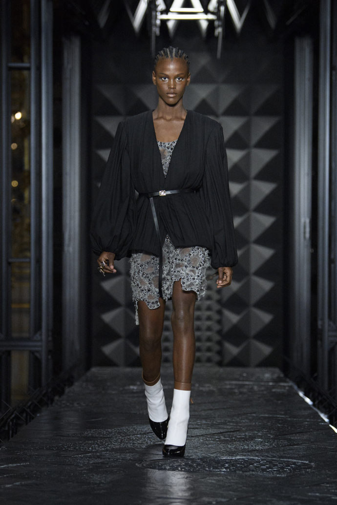 Prohlédněte si kolekci Louis Vuitton Ready to Wear Fall Winter 2023...
