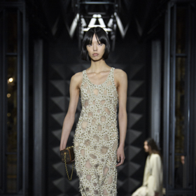 Prohlédněte si kolekci Louis Vuitton Ready to Wear Fall Winter 2023...
