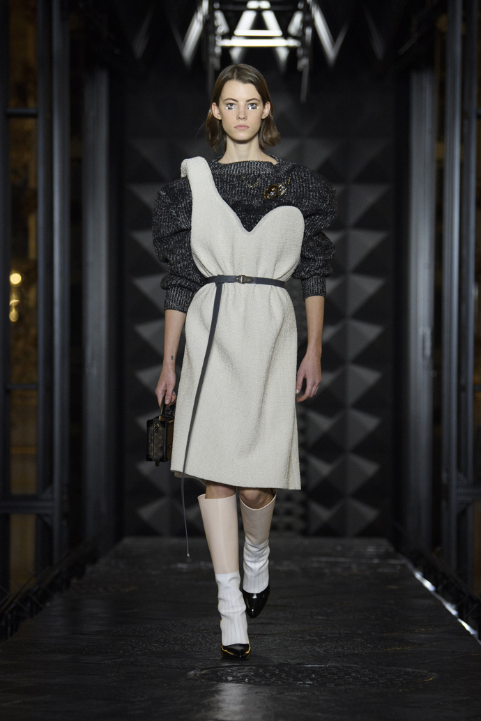 Prohlédněte si kolekci Louis Vuitton Ready to Wear Fall Winter 2023...
