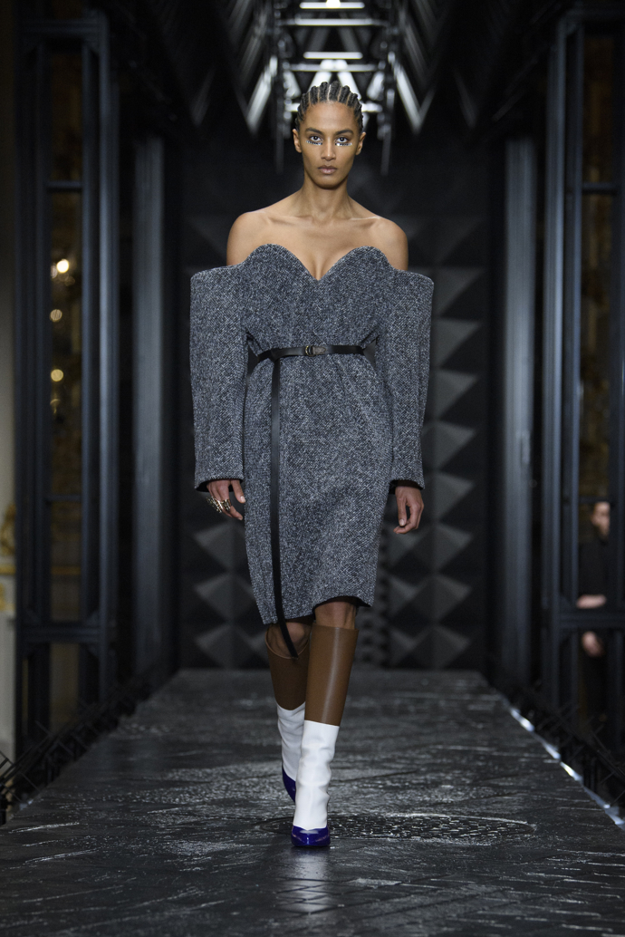 Prohlédněte si kolekci Louis Vuitton Ready to Wear Fall Winter 2023...
