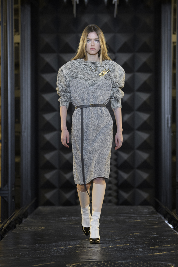 Prohlédněte si kolekci Louis Vuitton Ready to Wear Fall Winter 2023...
