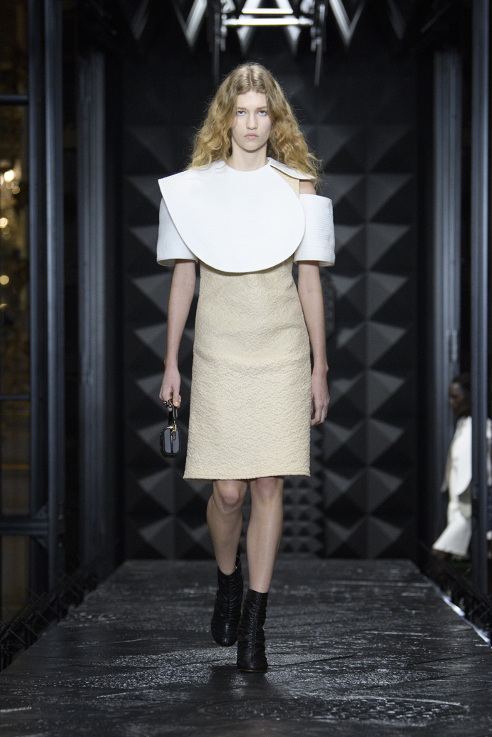 Prohlédněte si kolekci Louis Vuitton Ready to Wear Fall Winter 2023...

