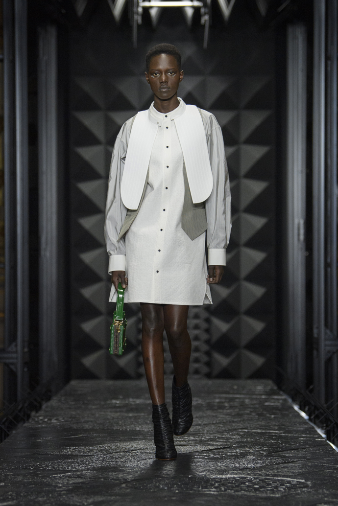 Prohlédněte si kolekci Louis Vuitton Ready to Wear Fall Winter 2023...
