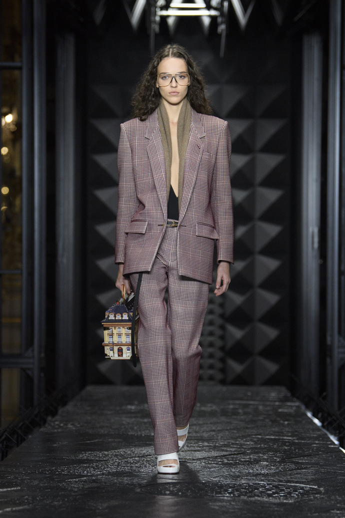 Prohlédněte si kolekci Louis Vuitton Ready to Wear Fall Winter 2023...
