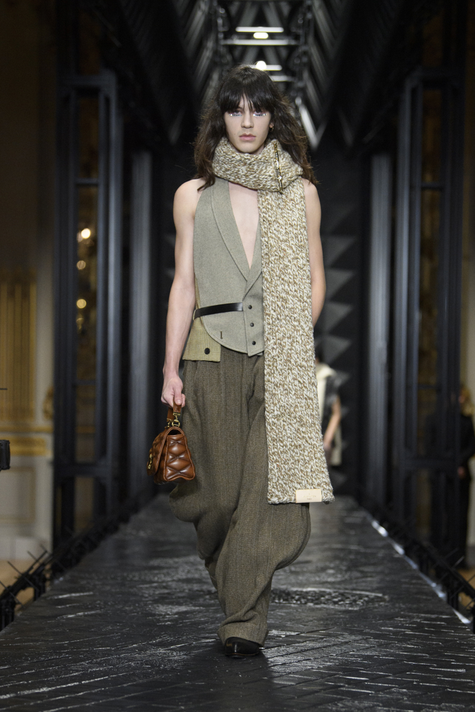 Prohlédněte si kolekci Louis Vuitton Ready to Wear Fall Winter 2023...
