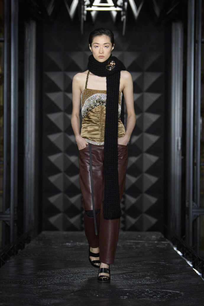 Prohlédněte si kolekci Louis Vuitton Ready to Wear Fall Winter 2023...
