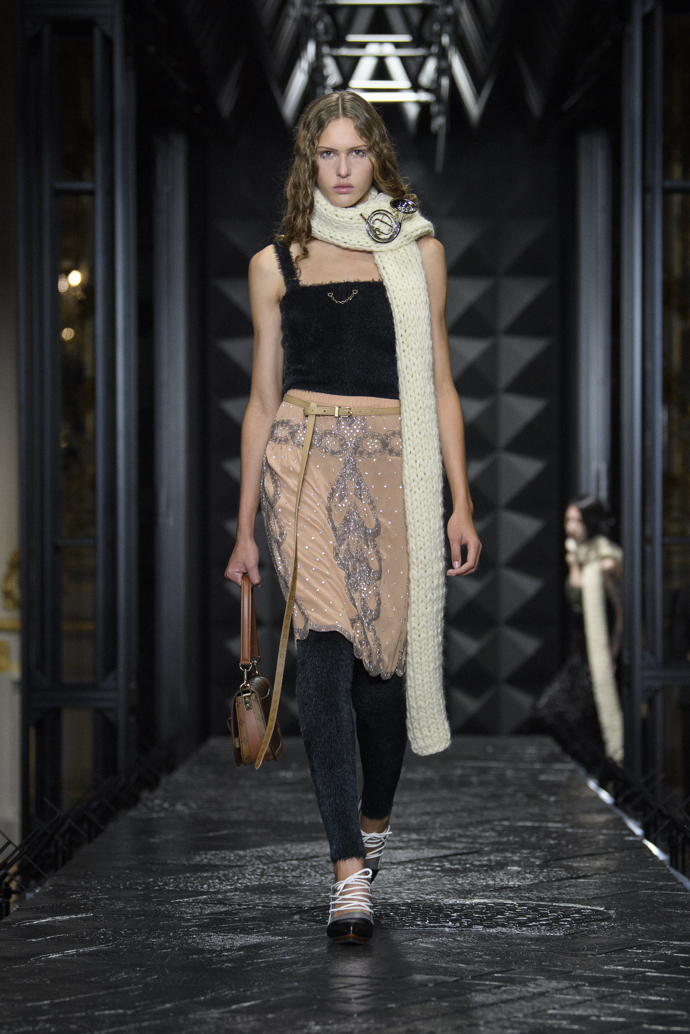 Prohlédněte si kolekci Louis Vuitton Ready to Wear Fall Winter 2023...
