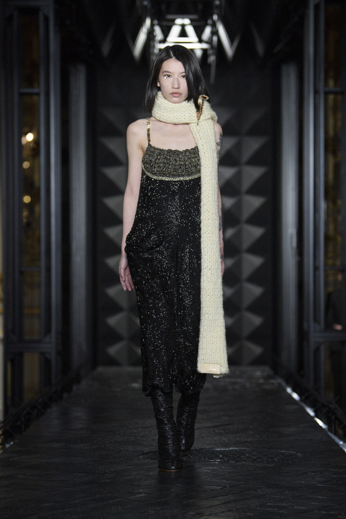 Prohlédněte si kolekci Louis Vuitton Ready to Wear Fall Winter 2023...
