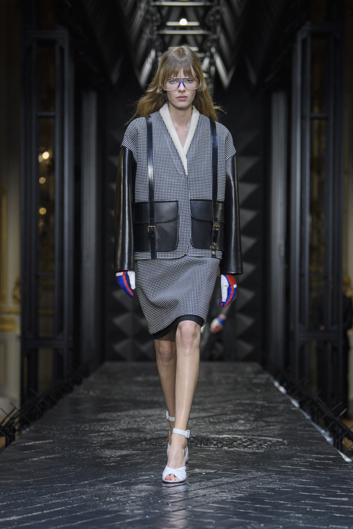 Prohlédněte si kolekci Louis Vuitton Ready to Wear Fall Winter 2023...
