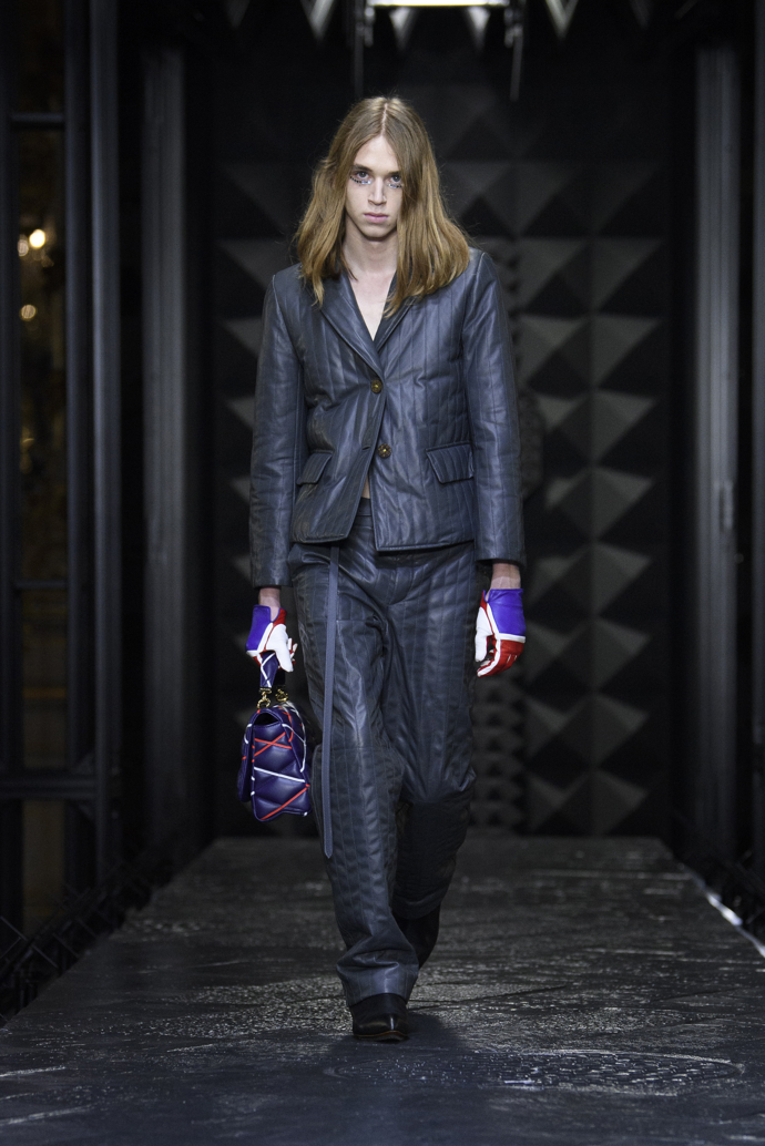 Prohlédněte si kolekci Louis Vuitton Ready to Wear Fall Winter 2023...
