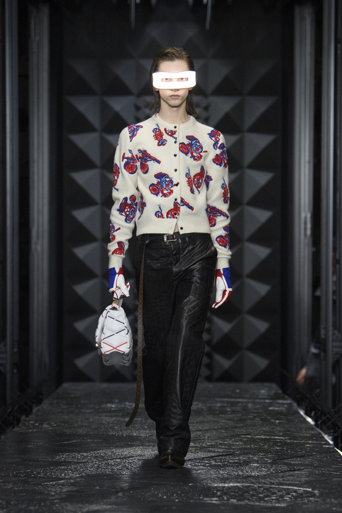 Prohlédněte si kolekci Louis Vuitton Ready to Wear Fall Winter 2023...
