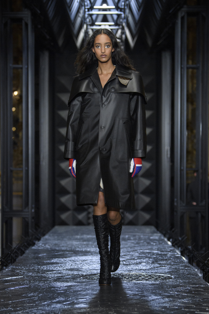Prohlédněte si kolekci Louis Vuitton Ready to Wear Fall Winter 2023...
