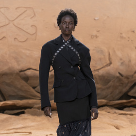 Prohlédněte si kolekci Off-White Ready to Wear Fall Winter 2023...
Prohlédněte si kolekci Off-White Ready to Wear Fall Winter 2023...