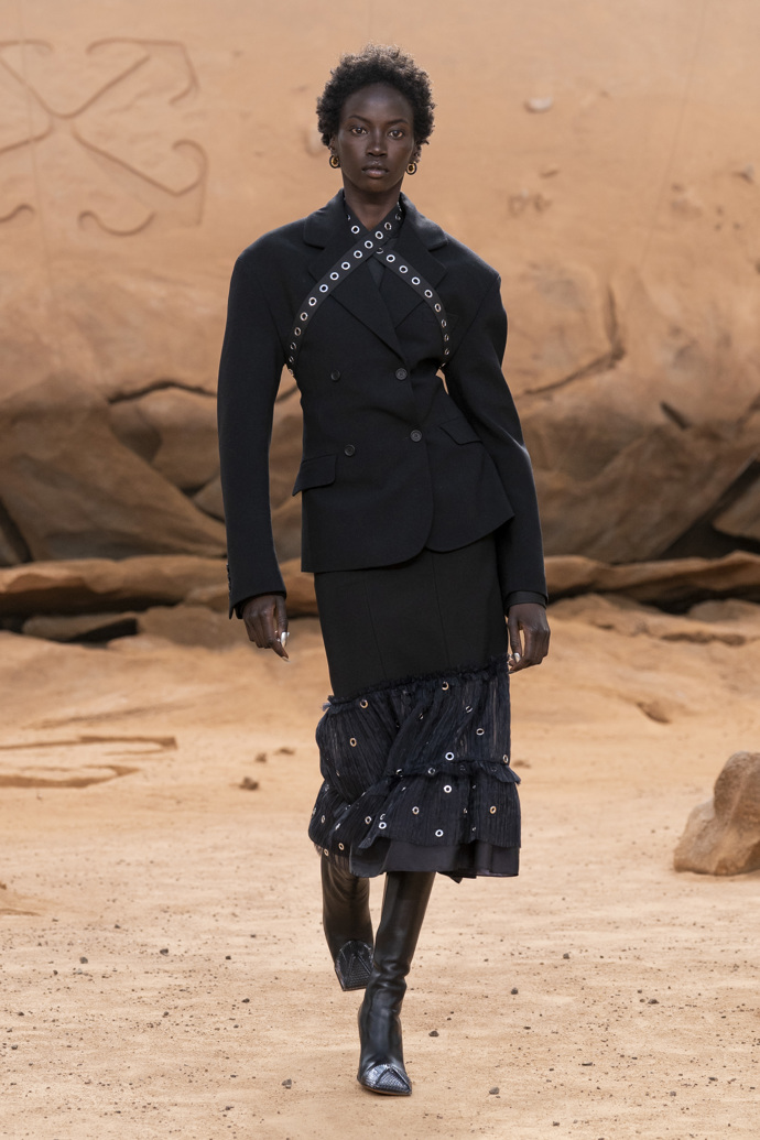 Prohlédněte si kolekci Off-White Ready to Wear Fall Winter 2023...
