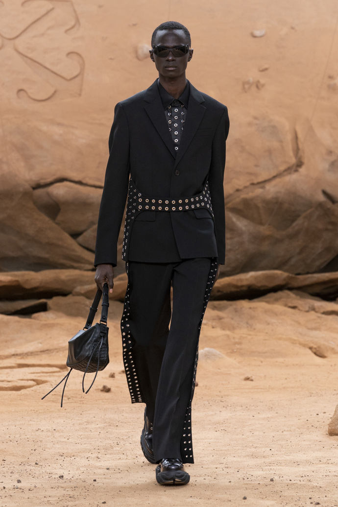 Prohlédněte si kolekci Off-White Ready to Wear Fall Winter 2023...
