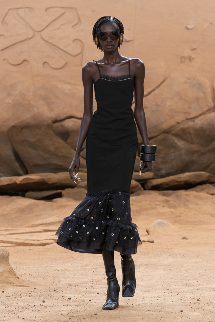 Prohlédněte si kolekci Off-White Ready to Wear Fall Winter 2023...
