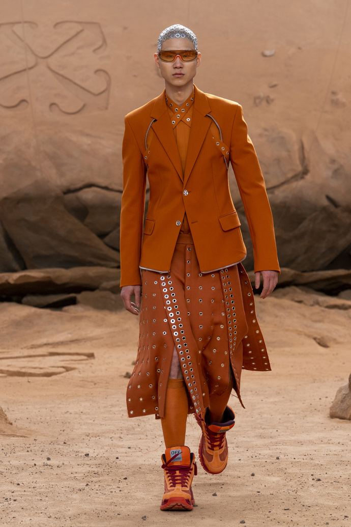 Prohlédněte si kolekci Off-White Ready to Wear Fall Winter 2023...
