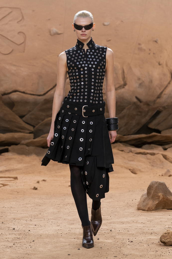 Prohlédněte si kolekci Off-White Ready to Wear Fall Winter 2023...
