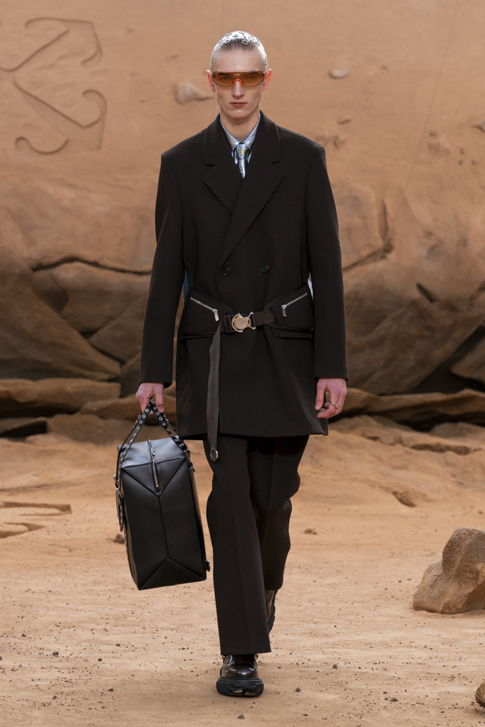Prohlédněte si kolekci Off-White Ready to Wear Fall Winter 2023...
