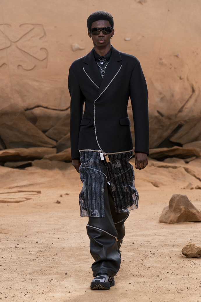 Prohlédněte si kolekci Off-White Ready to Wear Fall Winter 2023...
