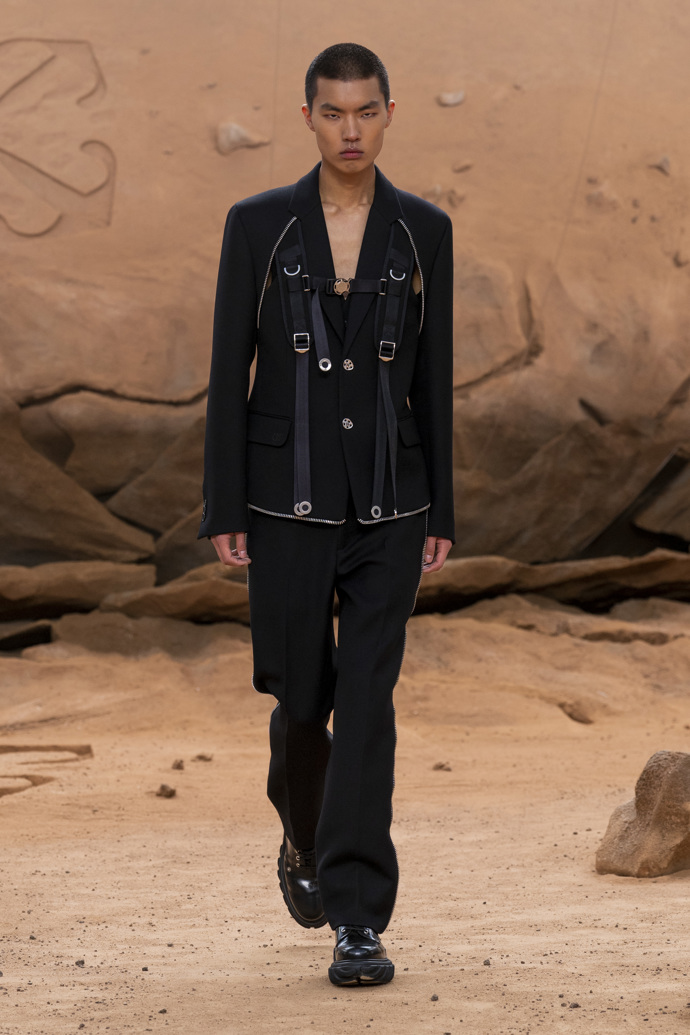 Prohlédněte si kolekci Off-White Ready to Wear Fall Winter 2023...
