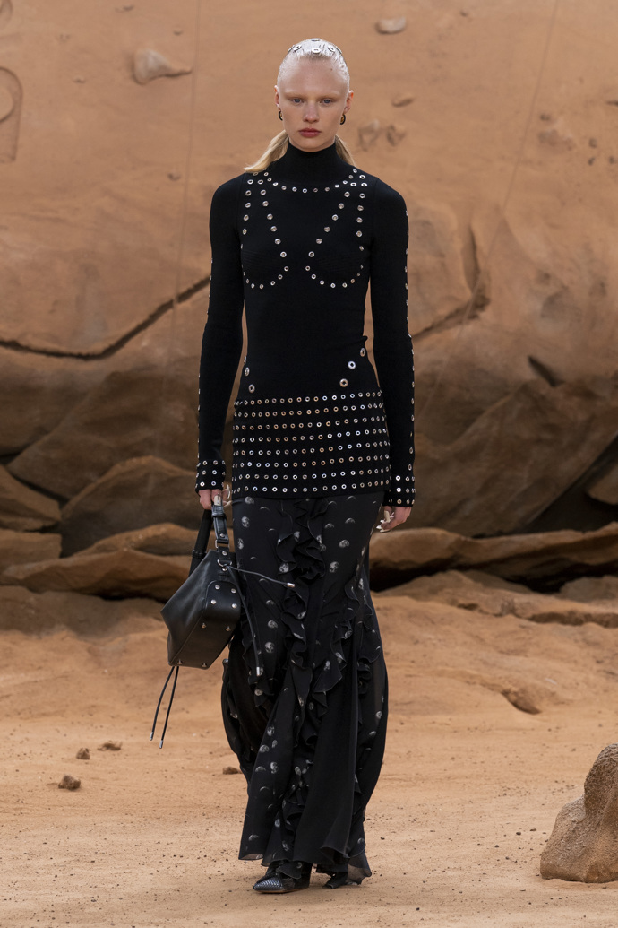 Prohlédněte si kolekci Off-White Ready to Wear Fall Winter 2023...
