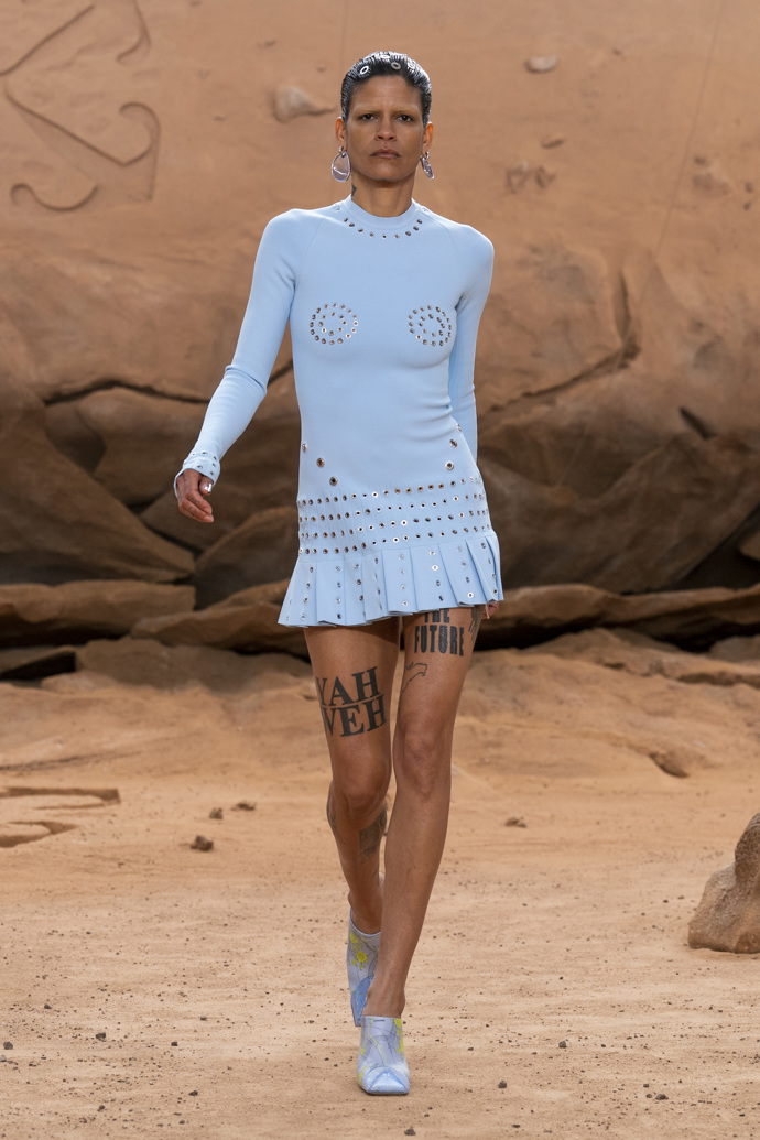 Prohlédněte si kolekci Off-White Ready to Wear Fall Winter 2023...
