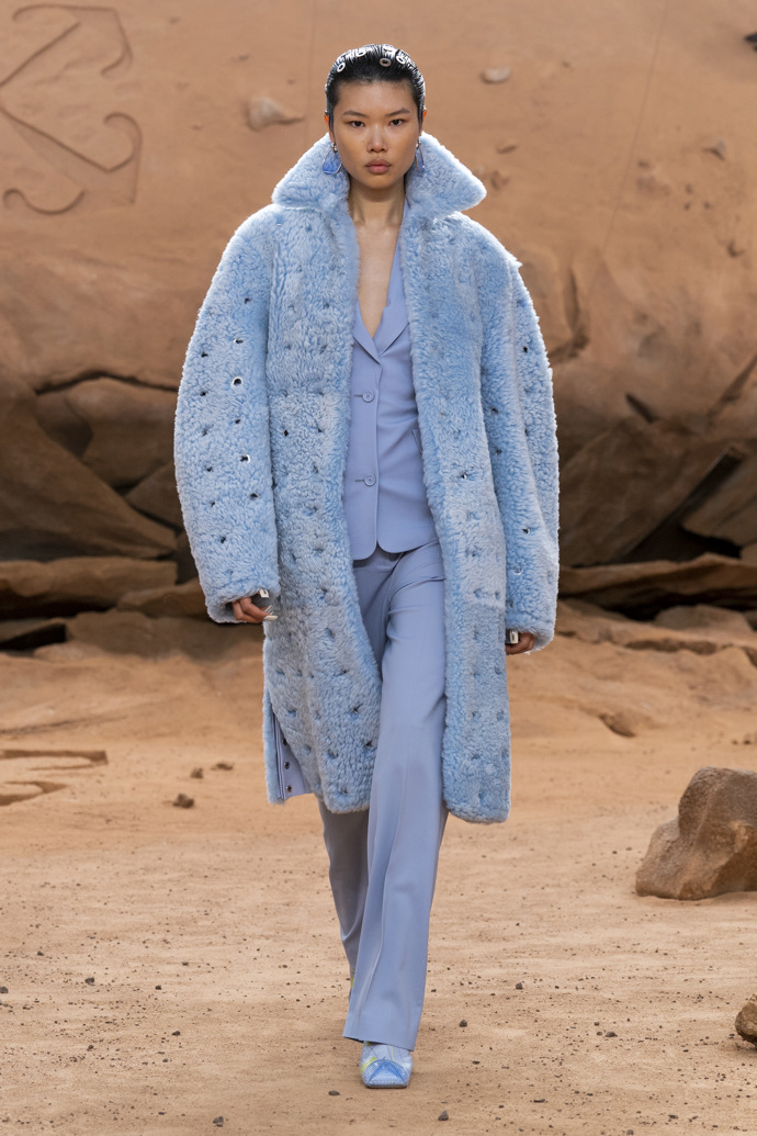 Prohlédněte si kolekci Off-White Ready to Wear Fall Winter 2023...
