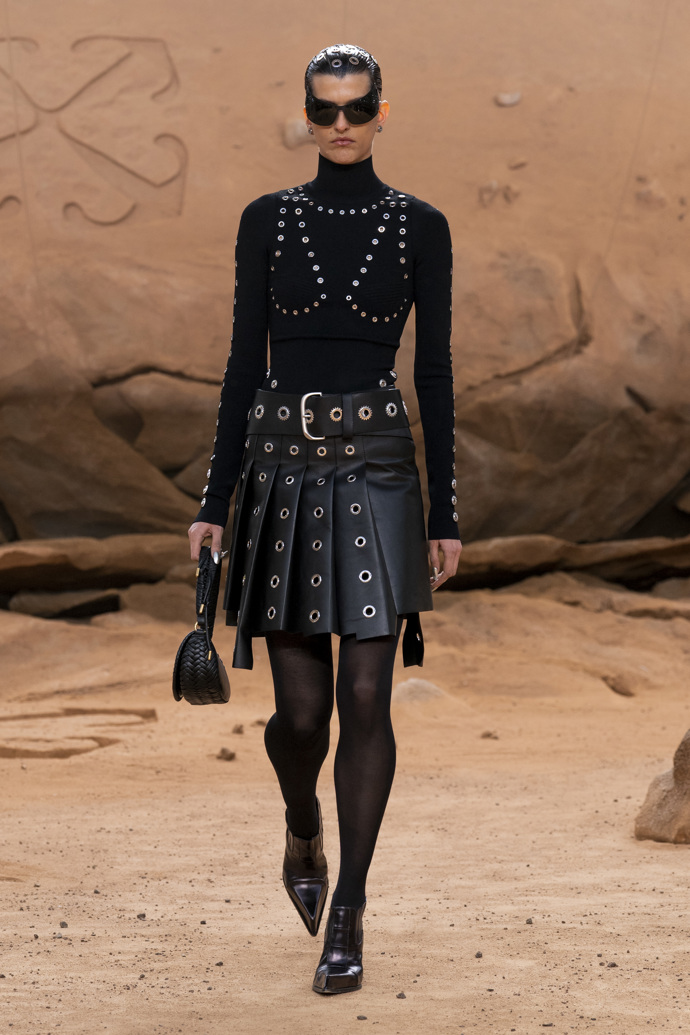 Prohlédněte si kolekci Off-White Ready to Wear Fall Winter 2023...
