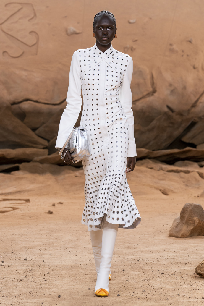 Prohlédněte si kolekci Off-White Ready to Wear Fall Winter 2023...
