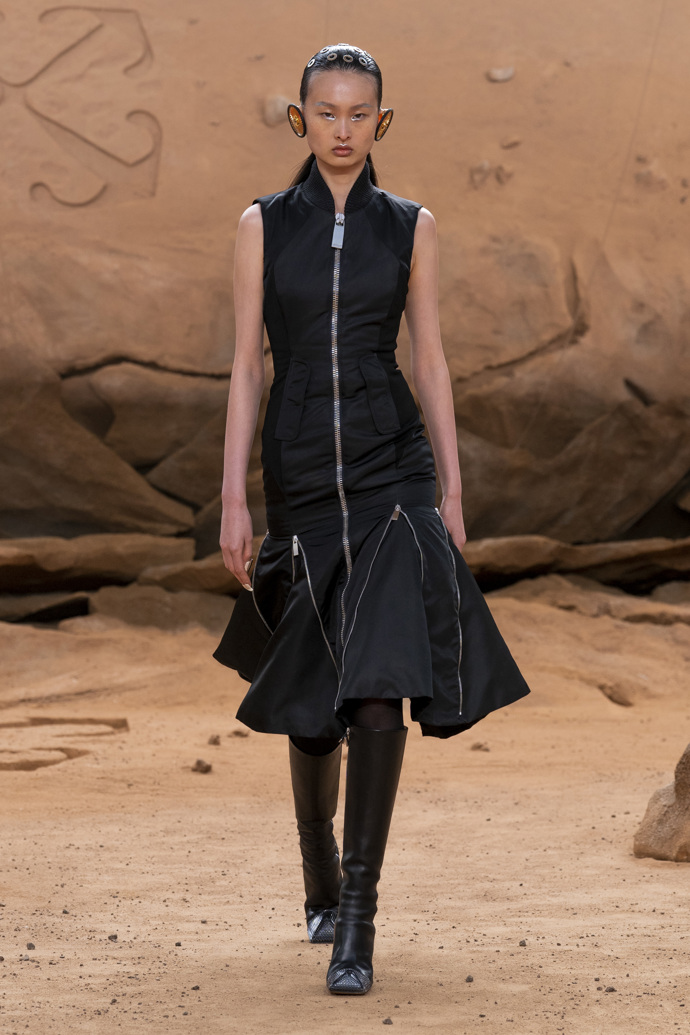 Prohlédněte si kolekci Off-White Ready to Wear Fall Winter 2023...
