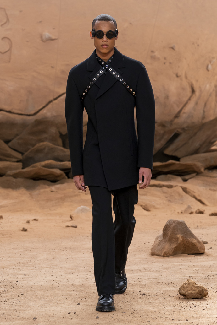 Prohlédněte si kolekci Off-White Ready to Wear Fall Winter 2023...
