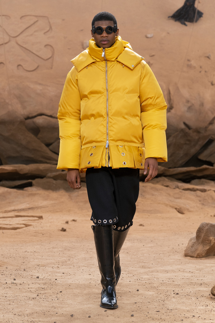 Prohlédněte si kolekci Off-White Ready to Wear Fall Winter 2023...
