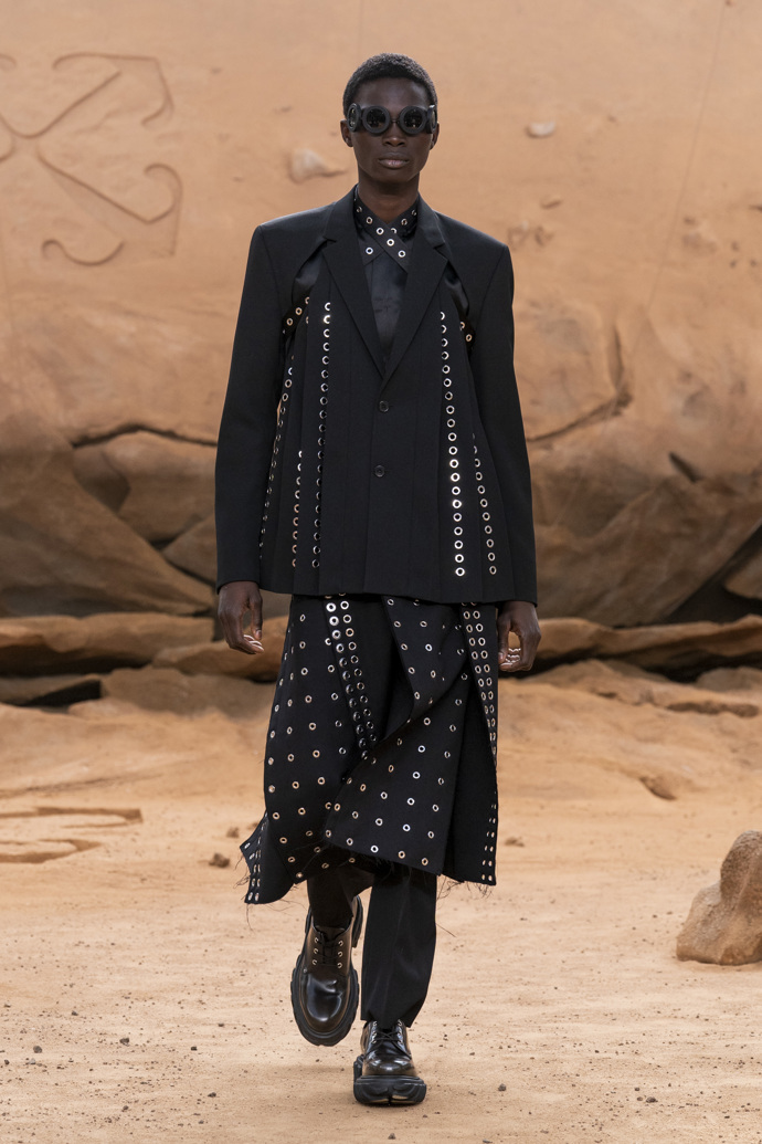 Prohlédněte si kolekci Off-White Ready to Wear Fall Winter 2023...
